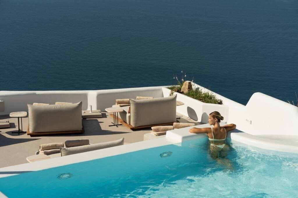 Картинка Canaves Oia Hotel Santorini 4*