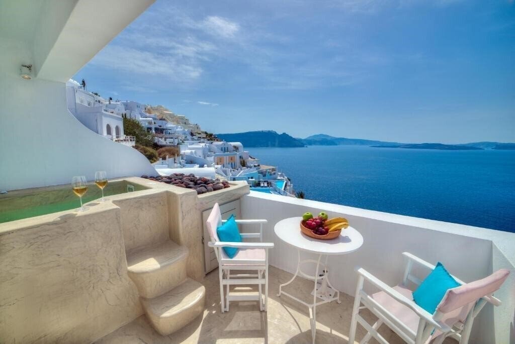 Отель Kima Oia Suites 4*