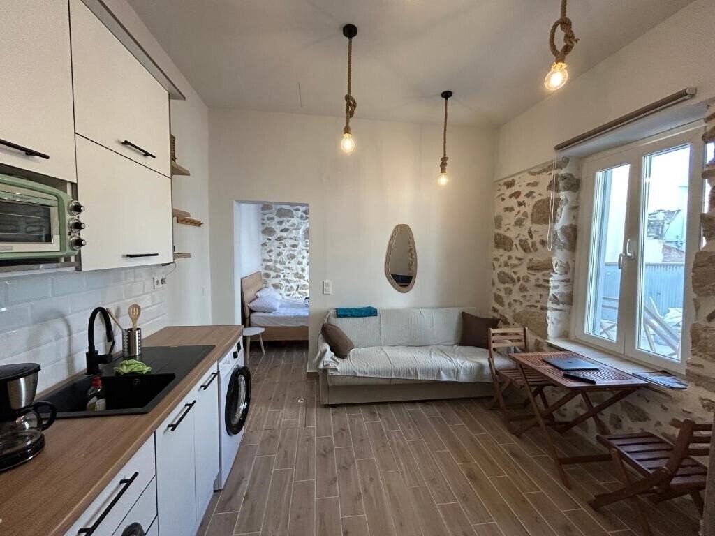 Отель Odysseys House 4*