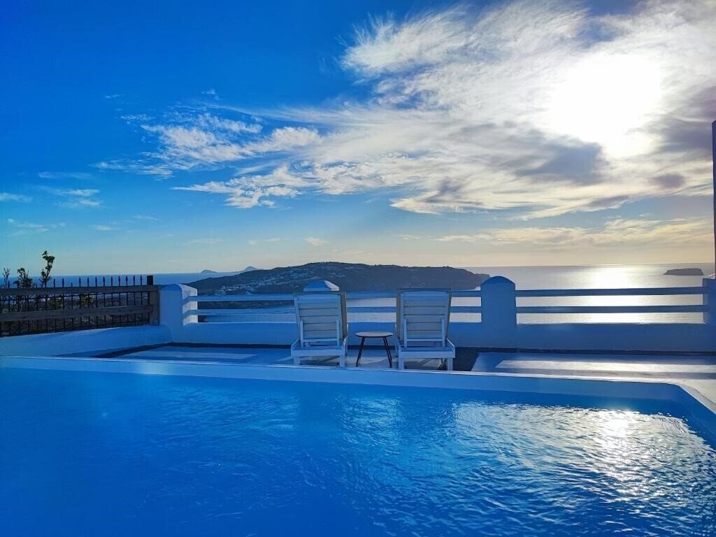 Изображение The Cliff Reflections - Adults Only 3*