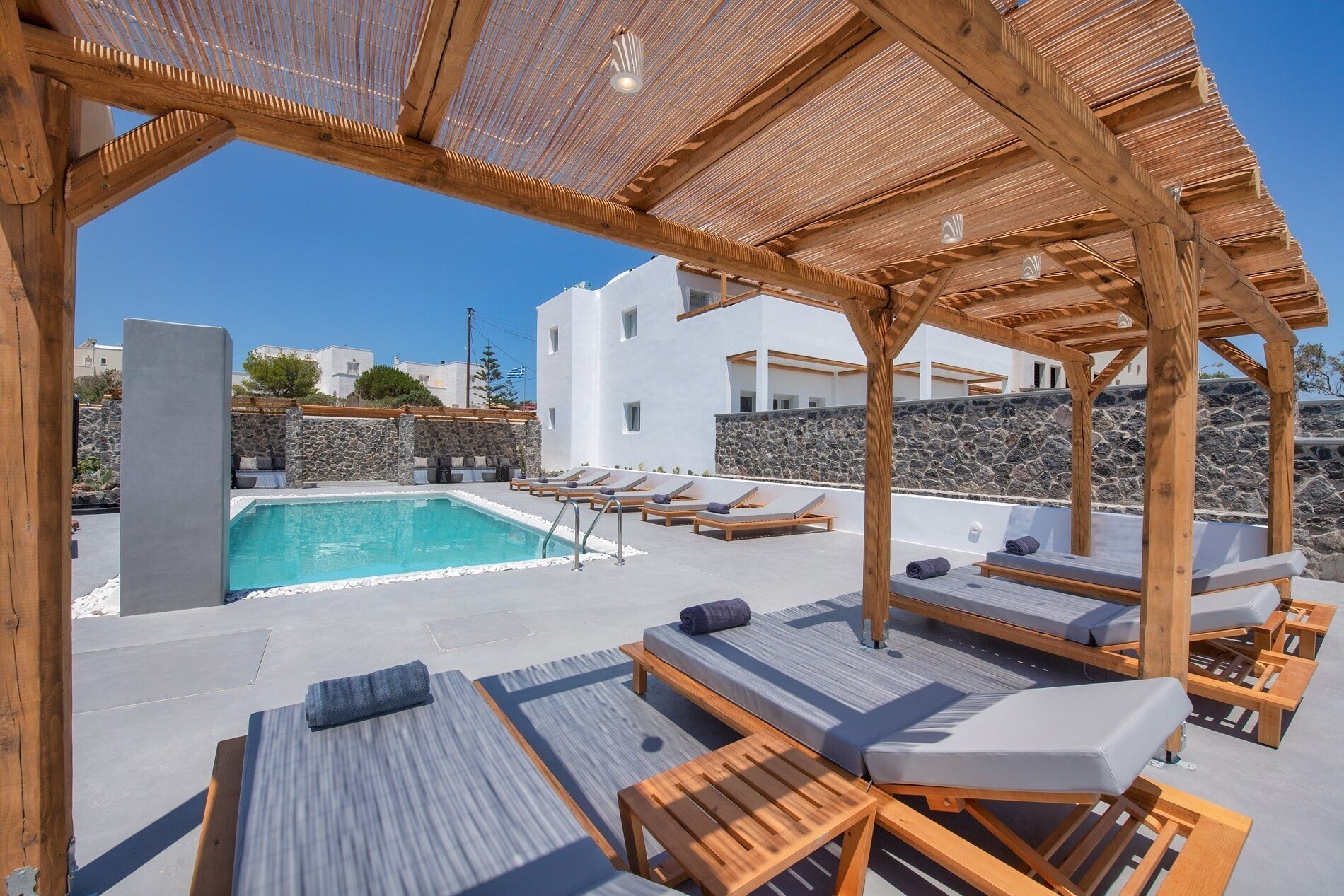 Отель June Twenty Suites 3*