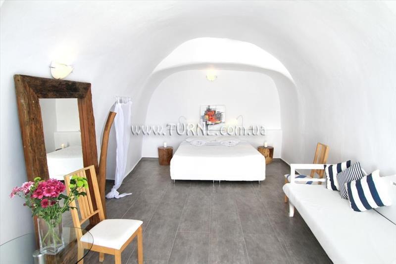 Отель VIP Suites Oia 3*