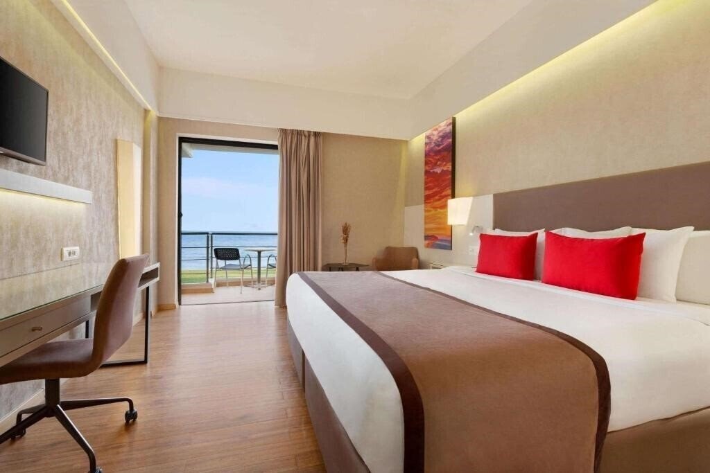 Фото Ramada Plaza Thraki 5*