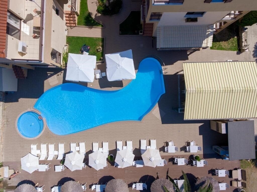 Фотография Mediterranean Beach Hotel (Skala Rachoni) 3*