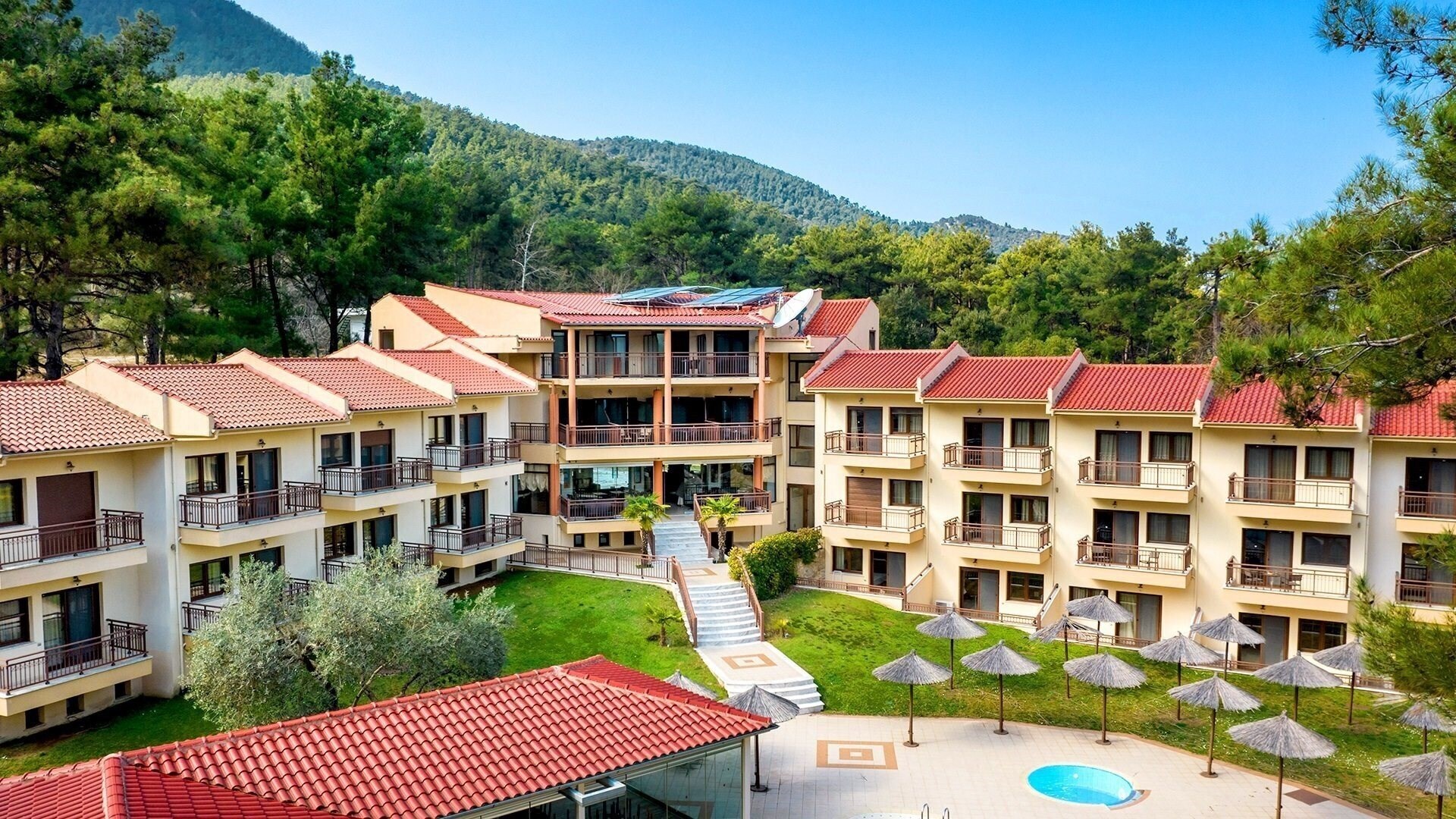 Отель Four Season Hotel 3*