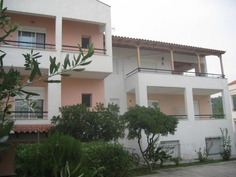 Отель Molos Apartments 1*