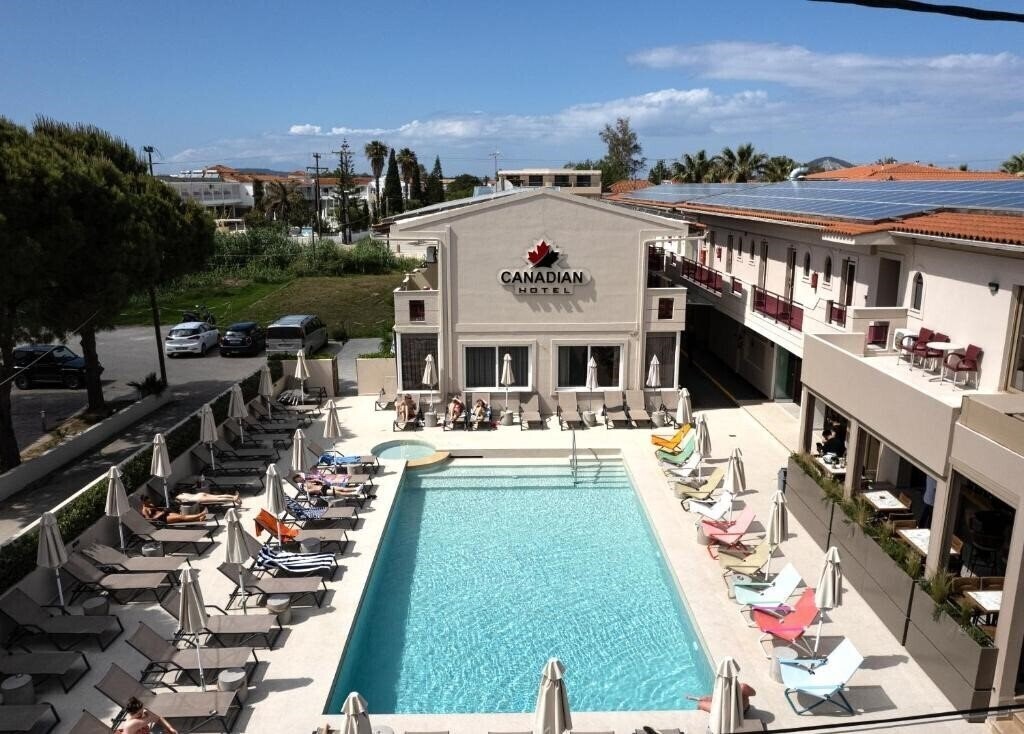 Отель Canadian Hotel 3*