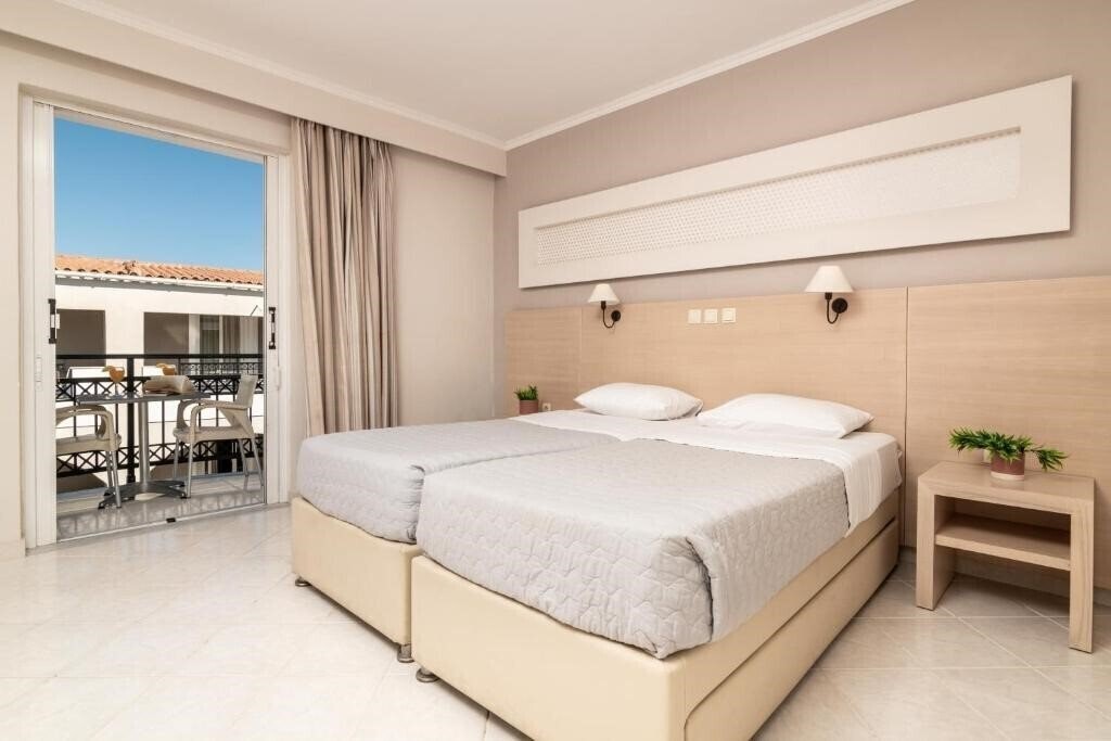 Фото Karras Aparthotel 3*