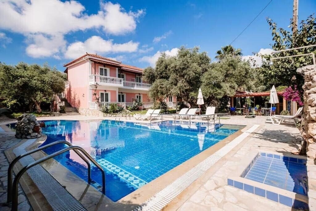Отель Kyprianos Apartments 3*