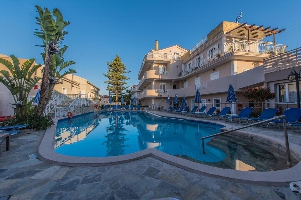 Отель Planos Beach 4*