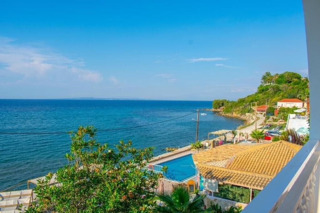 Отель Agoulos Beach (ex. Agoulos Inn) 3*