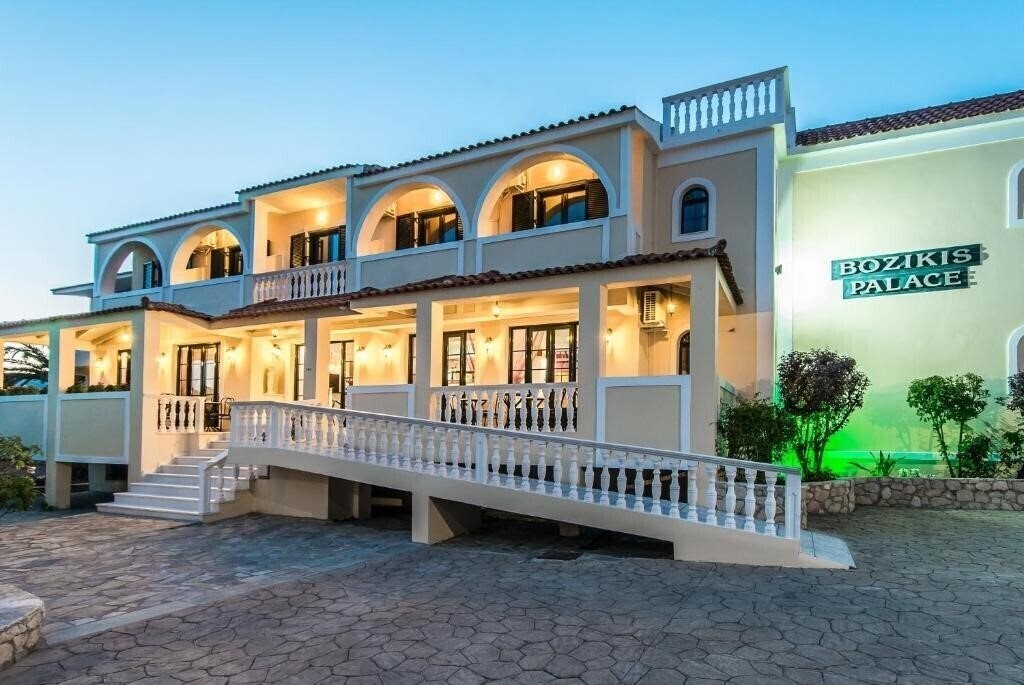 Отель Bozikis Palace 2*