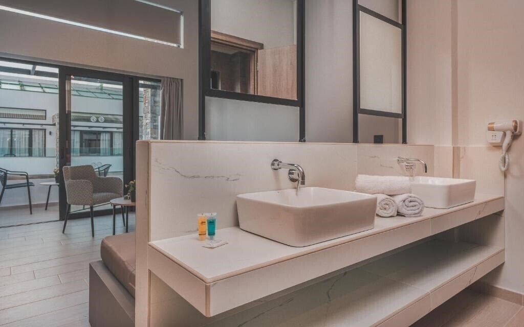 Фотография Cavo Suites 4*
