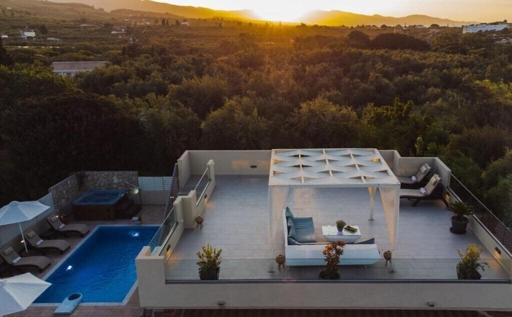 Отель Fiorentinos Villa 4*