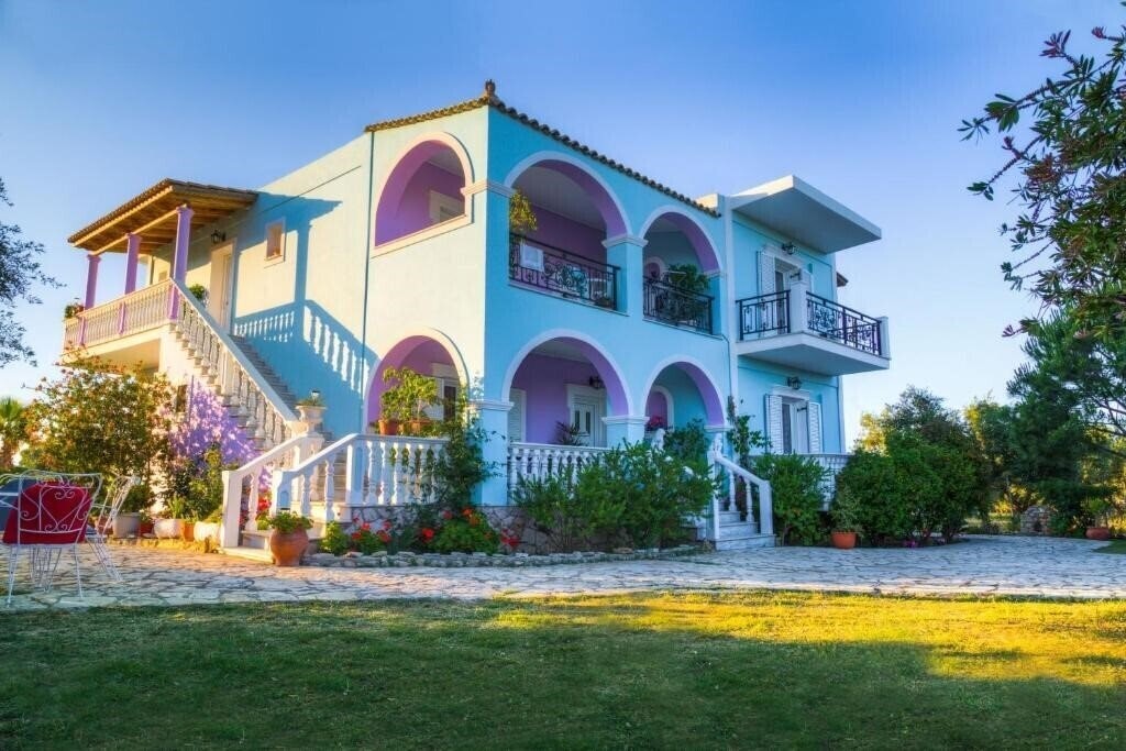 Отель Joannas Villas 3*