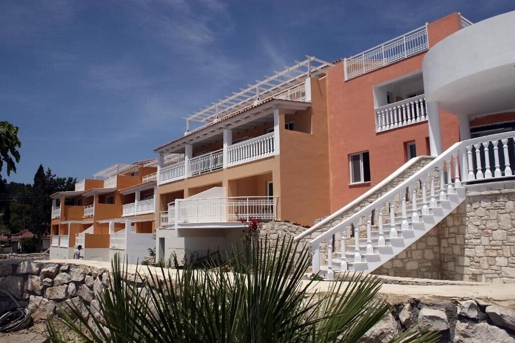 Изображение Gerakas Belvedere Hotel & Luxury Suites 4*