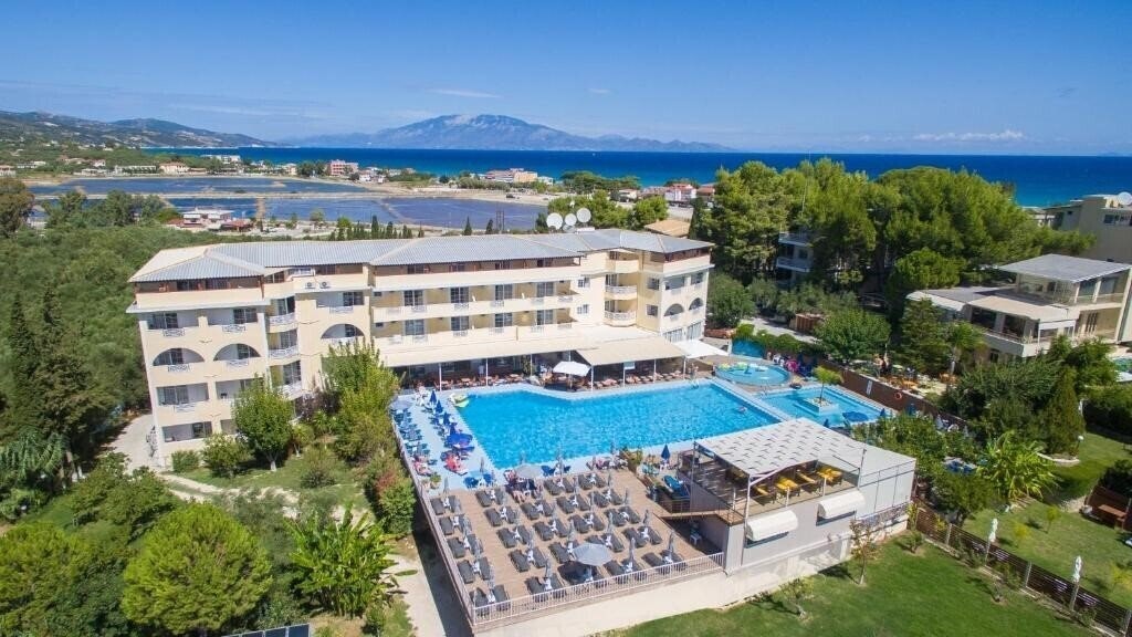 Фотография Koukounaria Aparthotel & Villa 4*