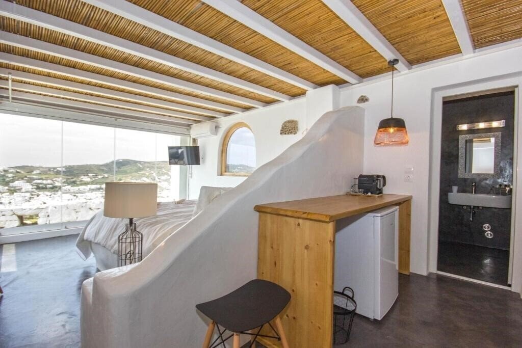 Изображение Anixi Lounge Suites - Adults Only 3*