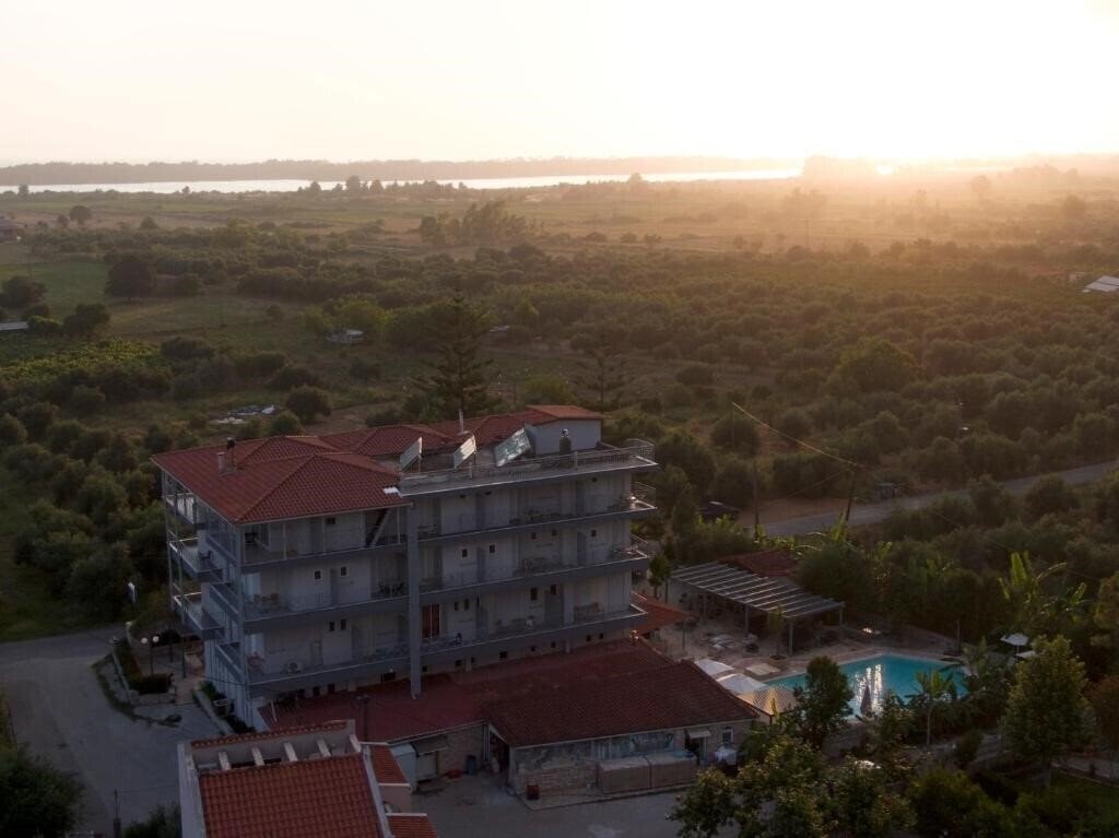 Фото Kaiafas Lake Hotel 3*