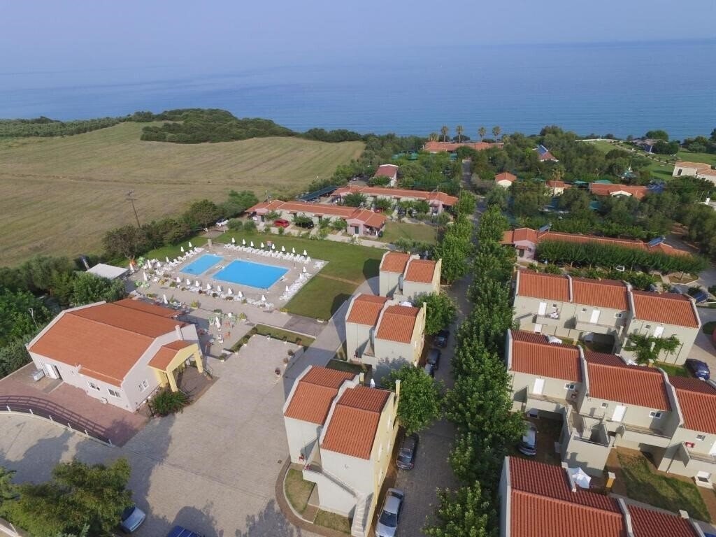 Отель Fournia Village 3*