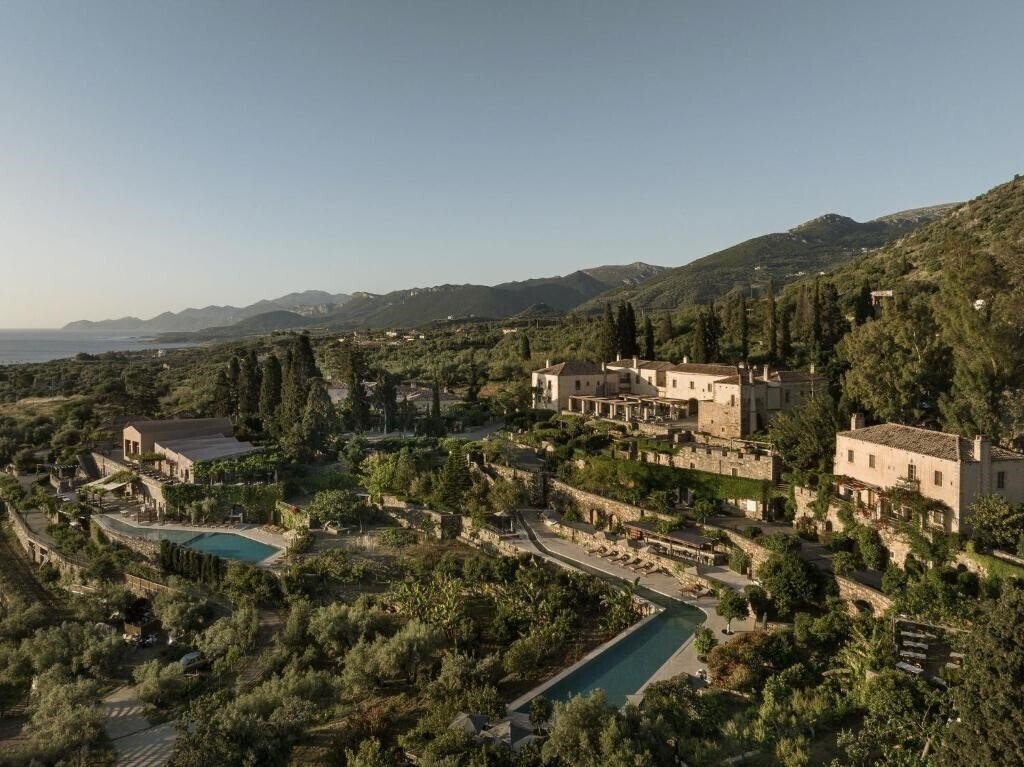 Отель Kinsterna Hotel 5*