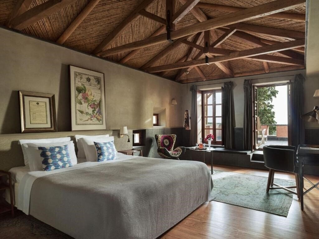 Фото Kinsterna Hotel 5*