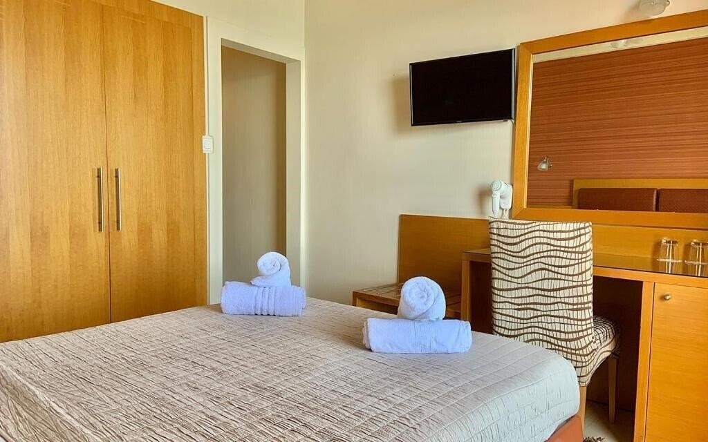 Картинка Flisvos Hotel Kalamata 2*