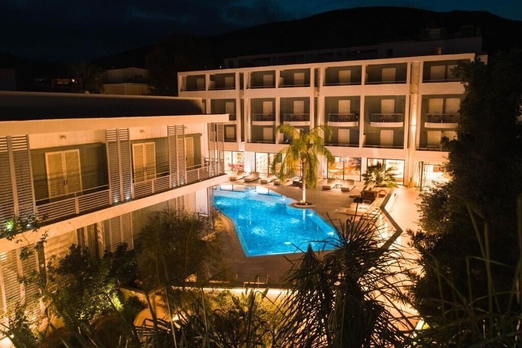 Фотография Flisvos Royal Hotel & Suites 4*