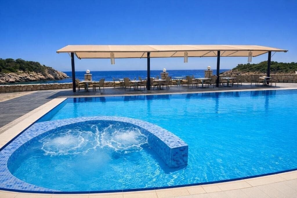 Отель Lalloudes Seaside Accommodation 3*