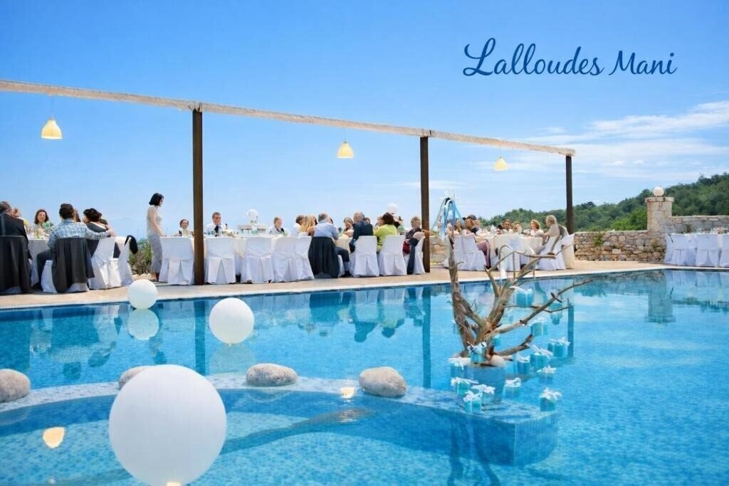Картинка Lalloudes Seaside Accommodation 3*