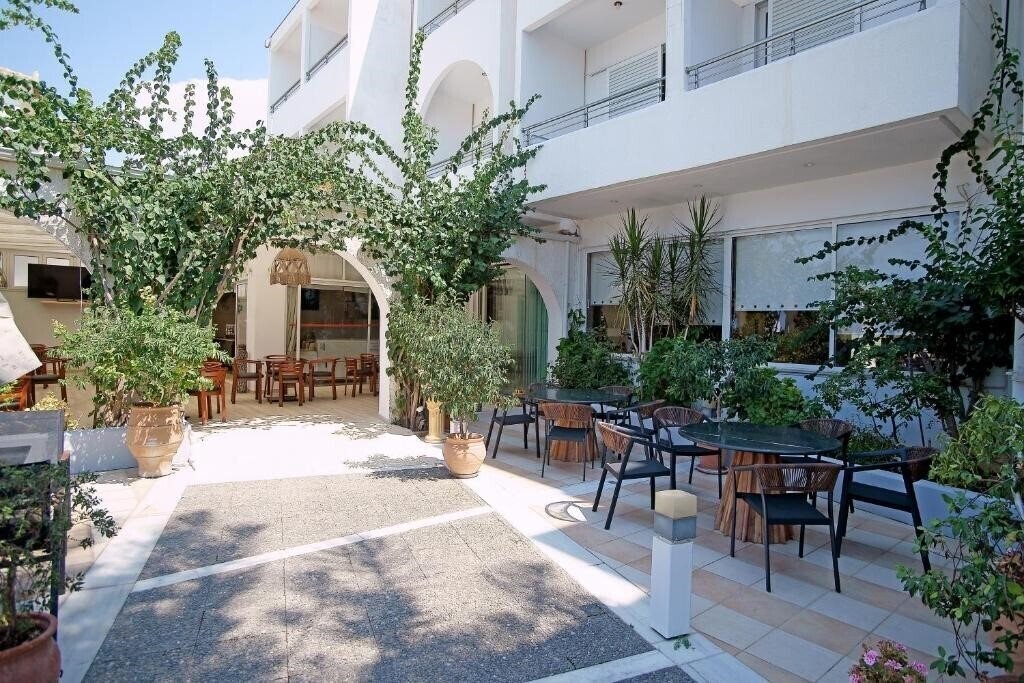 Картинка Kyparissia Beach Hotel 3*