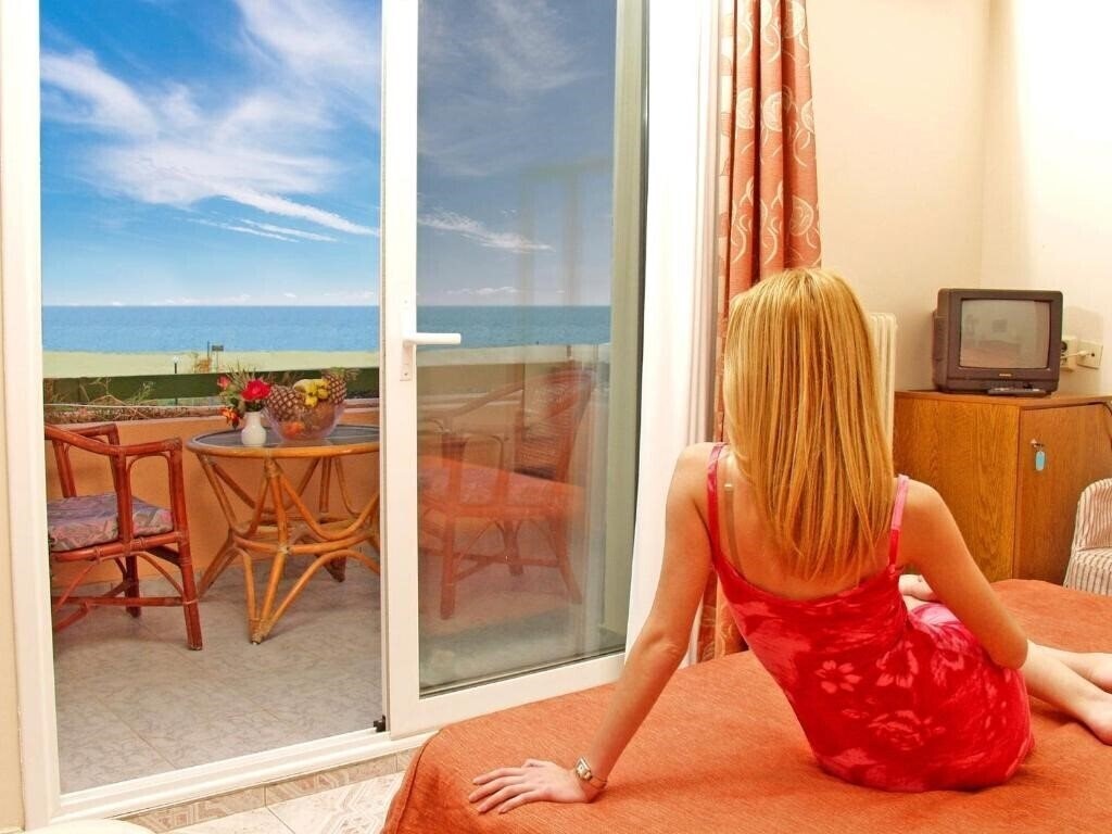 Отель Platon Beach Hotel 3*