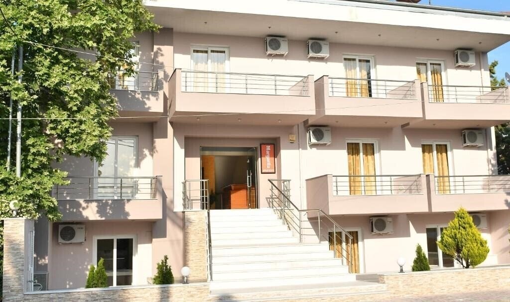 Отель Margarita Apartments 3*