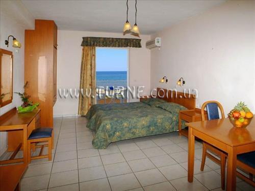 Отель Petrinos 3*