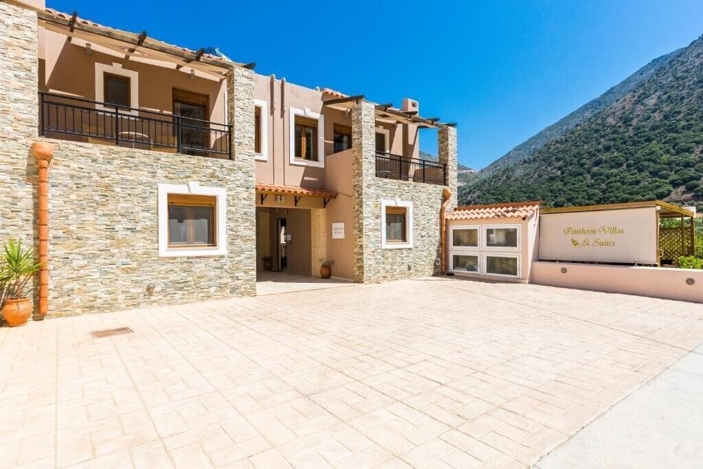 Изображение Pantheon Villas & Suites 4*