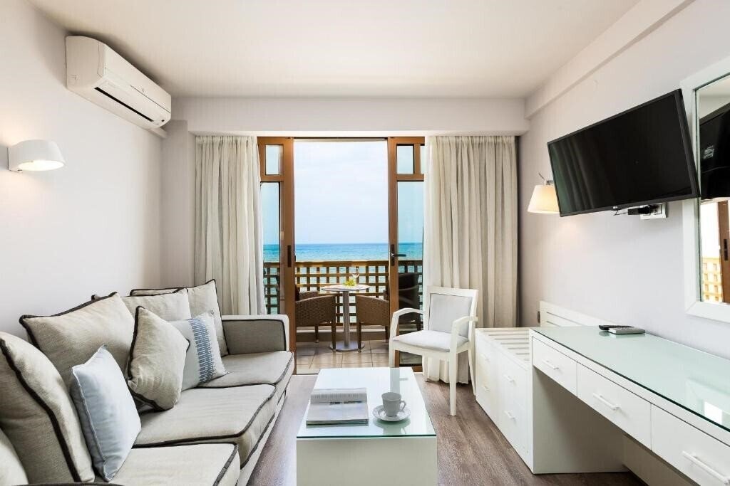 Фотография Ammos Studios 4*