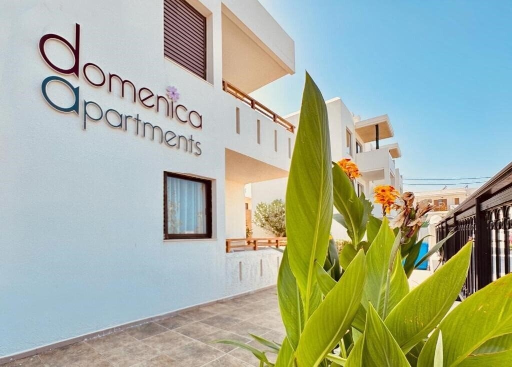 Отель Domenica Apartments 2*