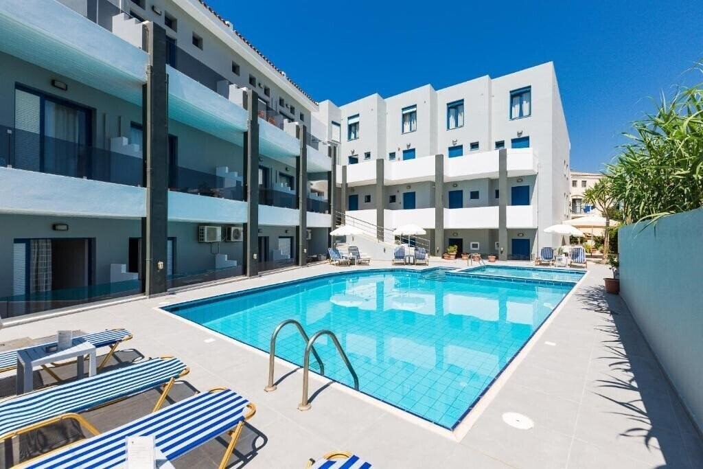 Отель Yacinthos Hotel Apartments 2*