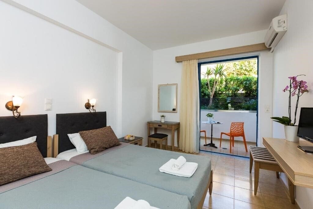 Изображение Yacinthos Hotel Apartments 2*