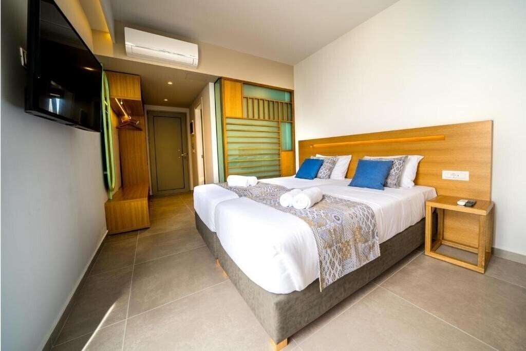 Фото Adele Beach Hotel 4*