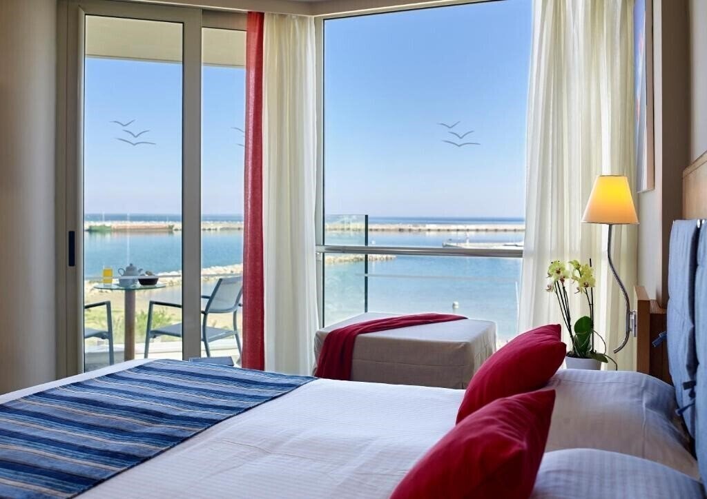 Отель Kyma Suites Beach Hotel 5*