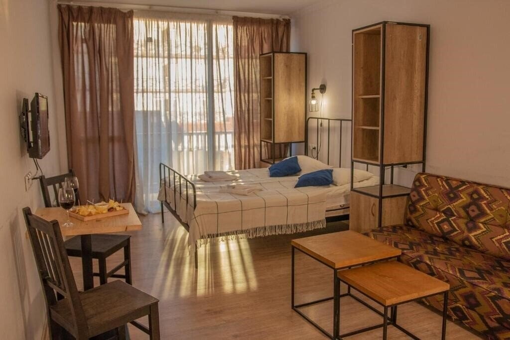 Отель Mgzavrebi 4*