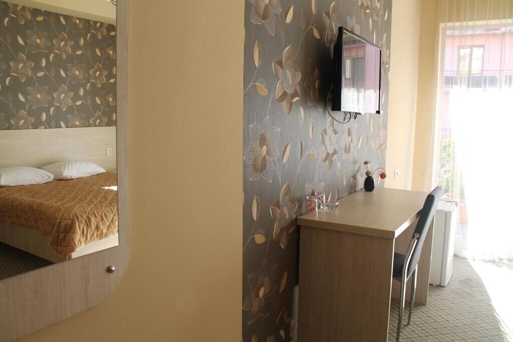 Картинка Elio 3*