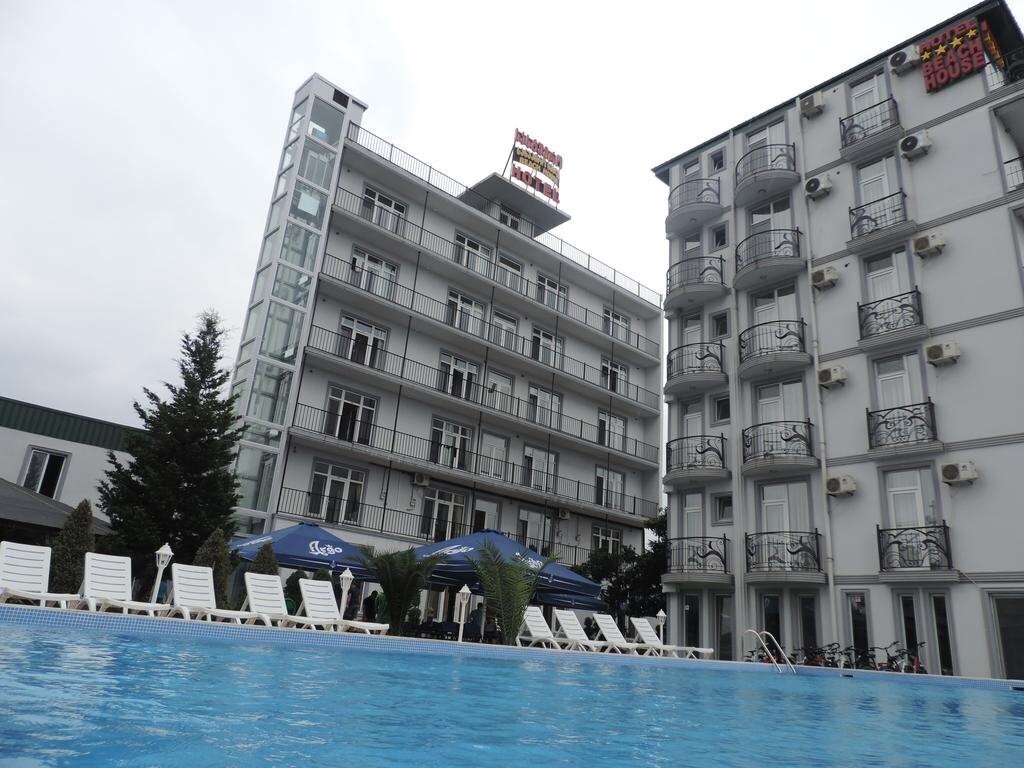 Отель Beach House 3*