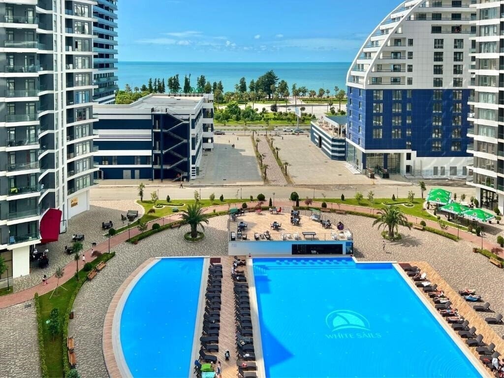 Отель White Sails Residential Hotel 4*