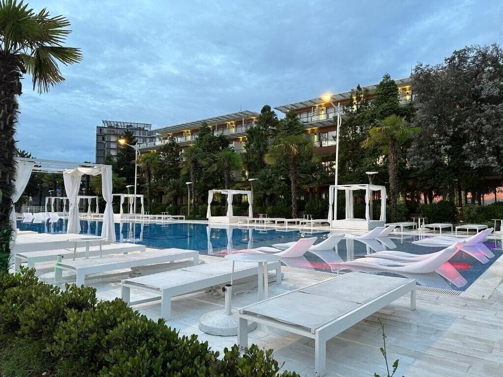 Отель Hotel Dreamland Oasis 4*