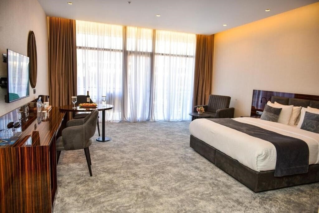 Отель Hotel Monarch 4*