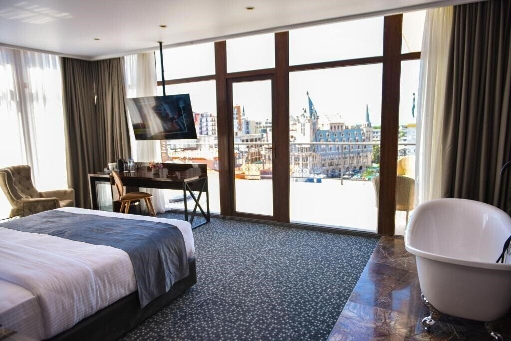 Фото Hotel Monarch 4*