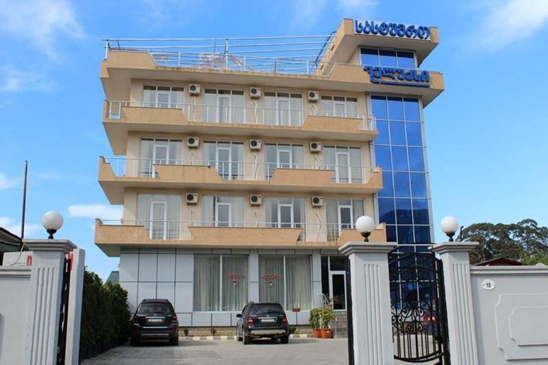 Отель Hotel V Luxe 3*