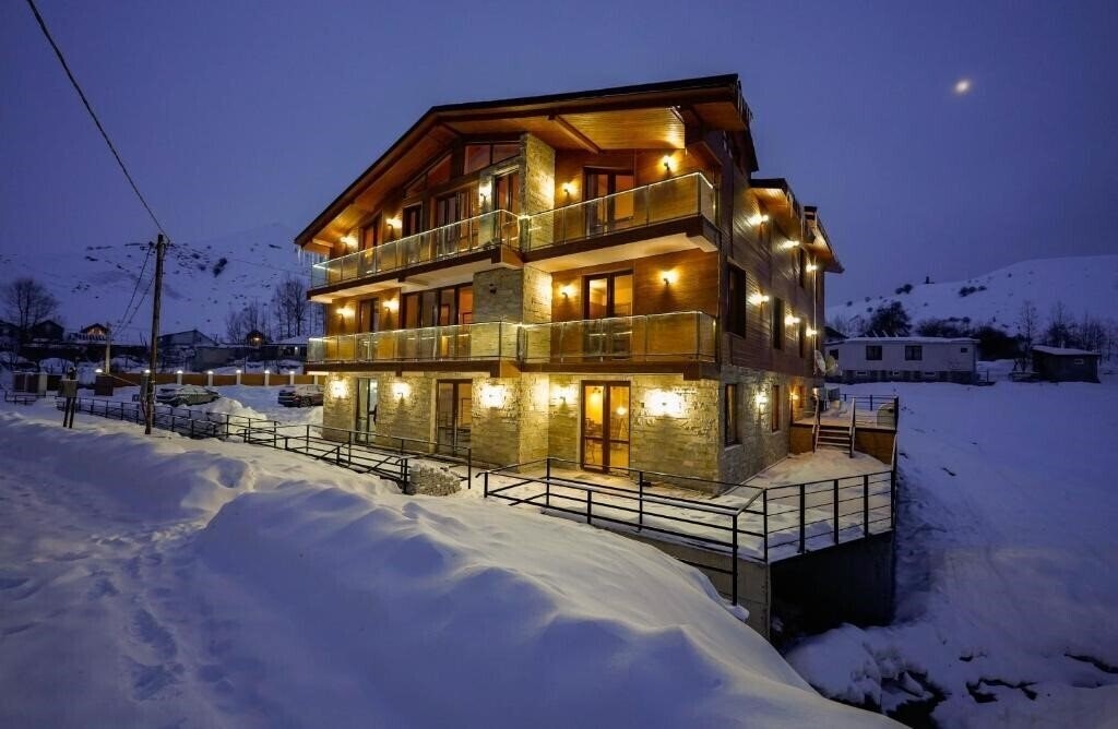 Отель Hotel Pine Chalets 4*